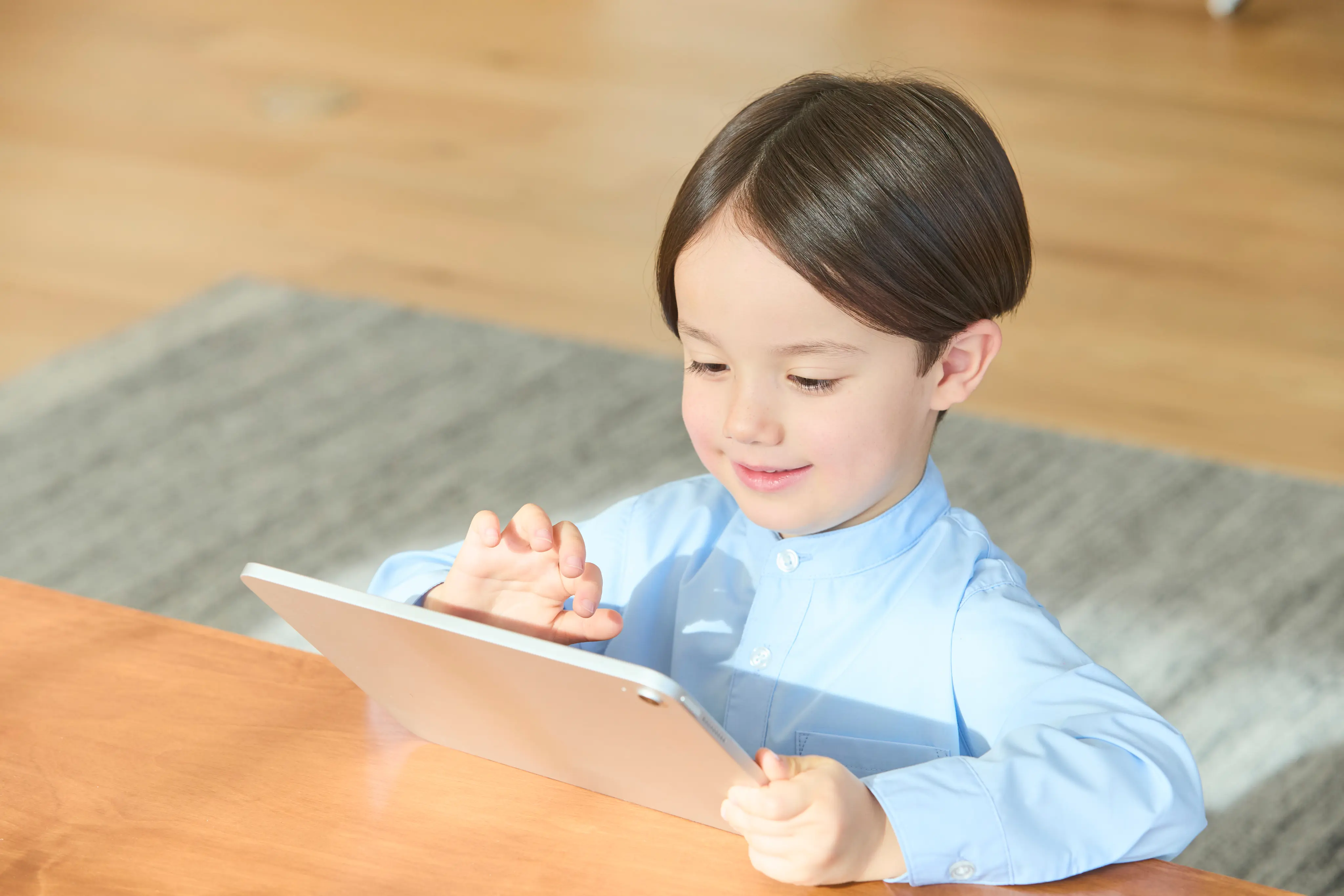 定着確認クイズに取り組む子ども