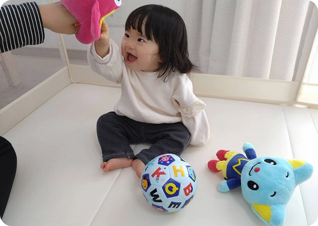 0歳11ヶ月のパパの赤ちゃん 遊戯イメージ